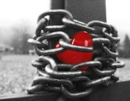 chained-heart2